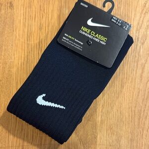 Nike Soccer Classic Cushioned Knee High Socks - Black Unisex M6-8, W6-10